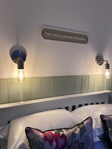 The Little Garden Hideaway With Stunning Sea Views And Garden Bed & Breakfast Holyhead Bagian luar foto