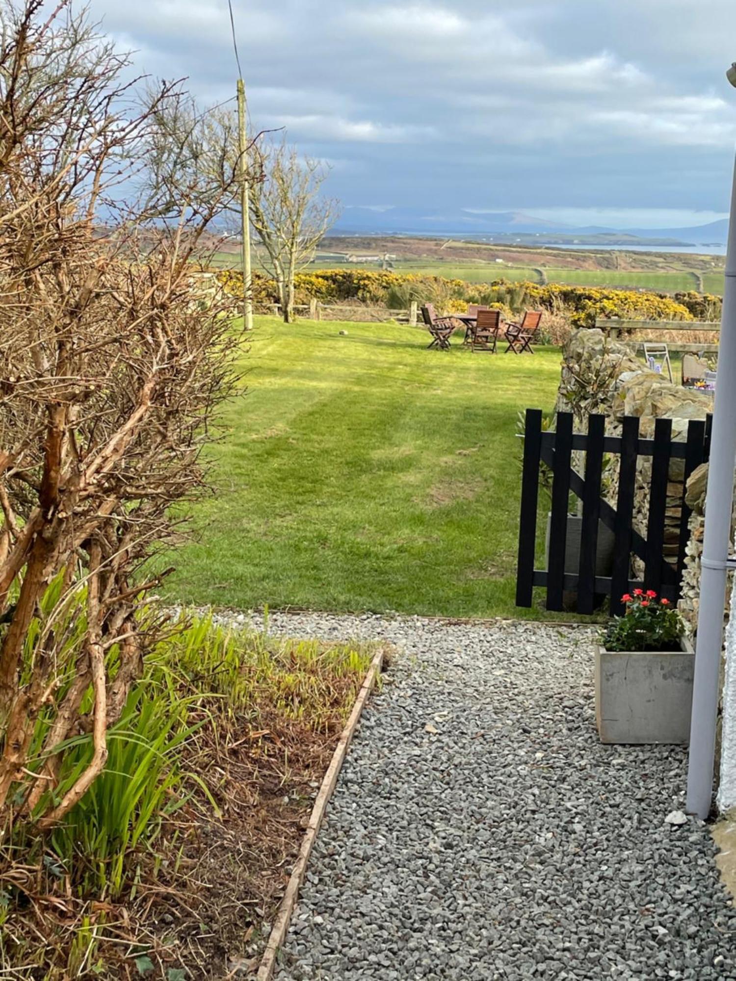 The Little Garden Hideaway With Stunning Sea Views And Garden Bed & Breakfast Holyhead Bagian luar foto