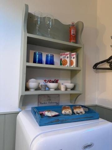 The Little Garden Hideaway With Stunning Sea Views And Garden Bed & Breakfast Holyhead Bagian luar foto