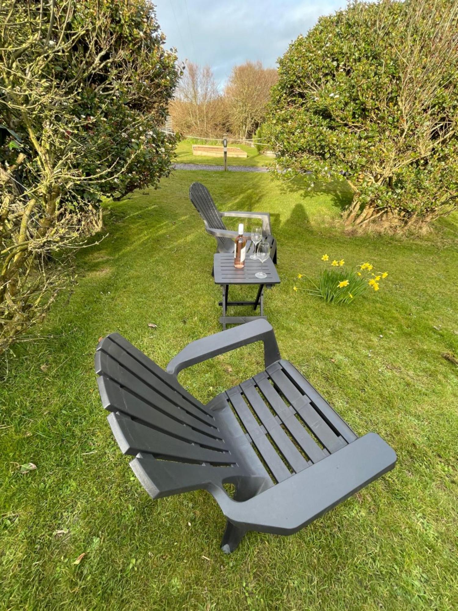 The Little Garden Hideaway With Stunning Sea Views And Garden Bed & Breakfast Holyhead Bagian luar foto